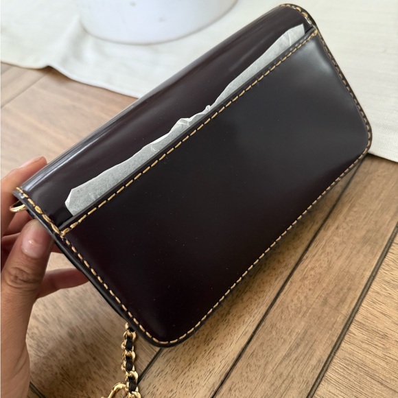 New TORY BURCH BRITTEN PATENT CHAIN WALLET W. WRISTLET timporlano color - Picture 9 of 13